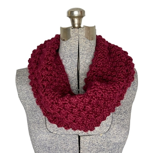 Divided by H&M Maroon Moss Stitch Knit Acrylic Infinity Scarf - Picture 1 of 8